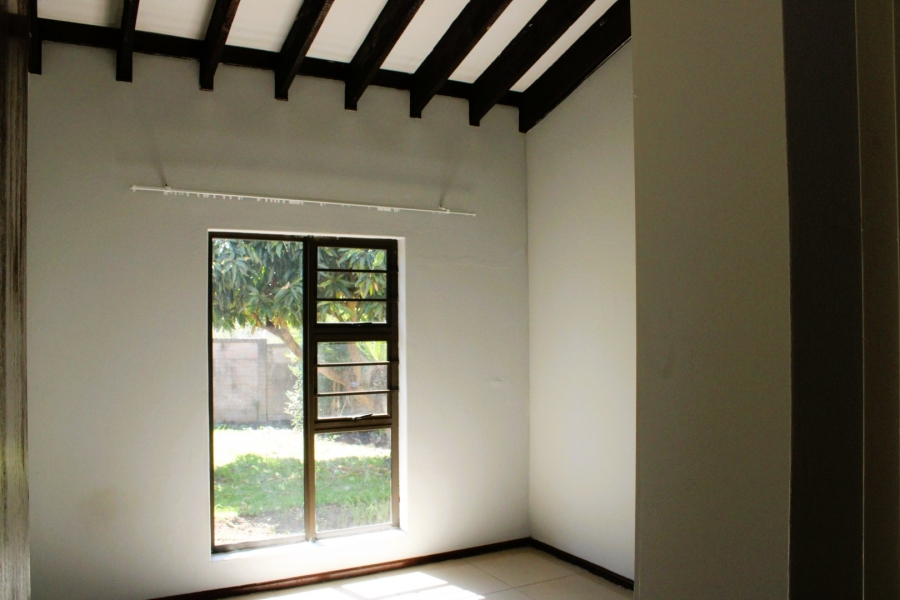 6 Bedroom Property for Sale in Gonubie Eastern Cape